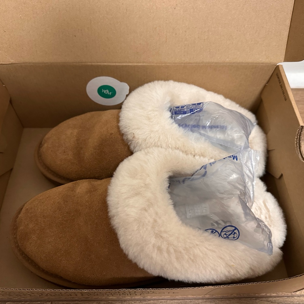 UGG Women’s Disquette Slip-On Flats